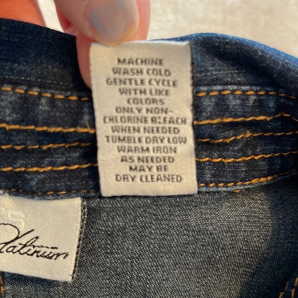 Chicos Platinum Women’s Dark Denim 4-Pocket Stretch Jacket Size 3 - Picture 10 of 11